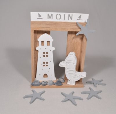 Maritime Baddeko Leuchtturm und Möwe