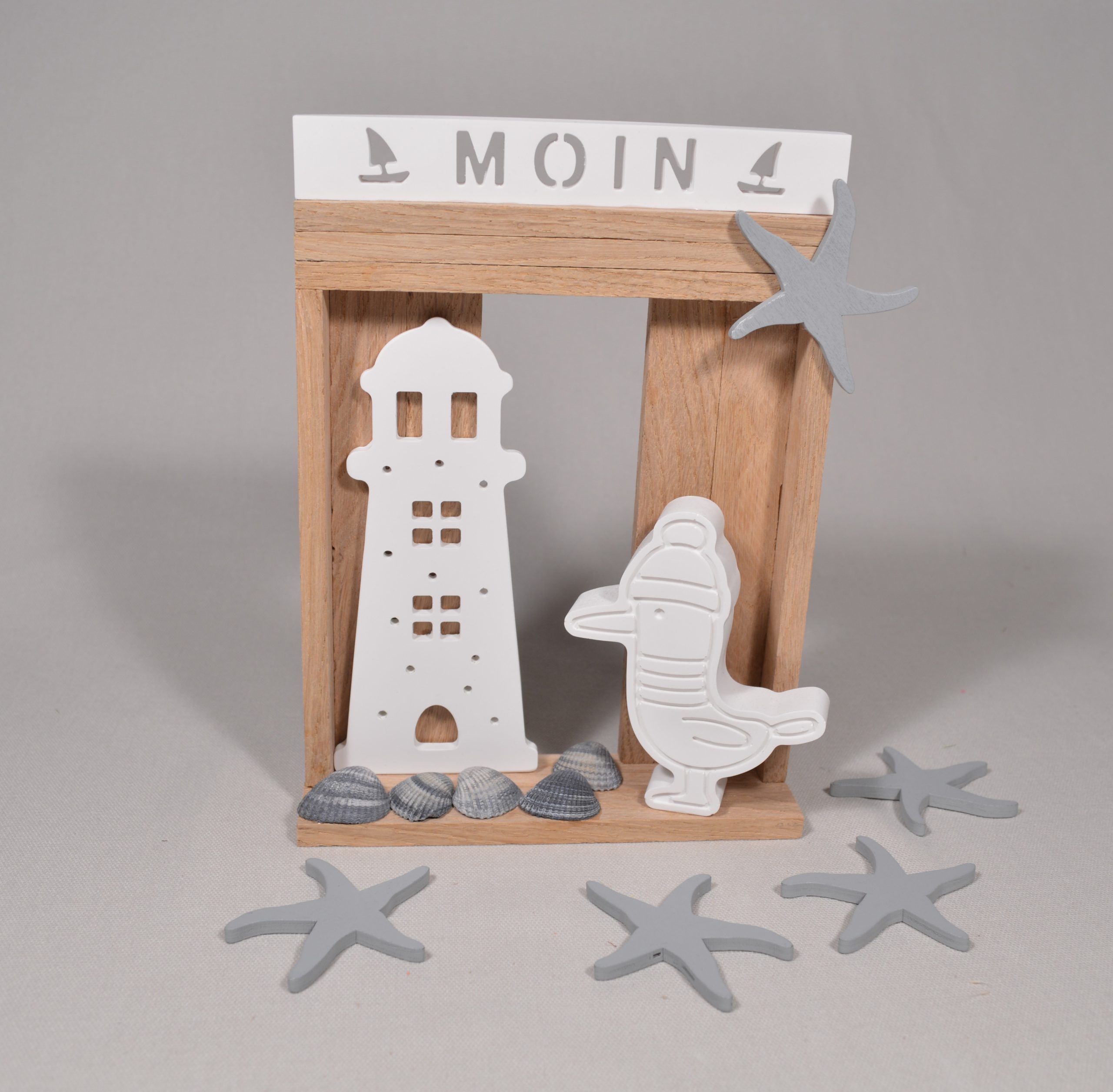 Maritime Baddeko Leuchtturm und Möwe